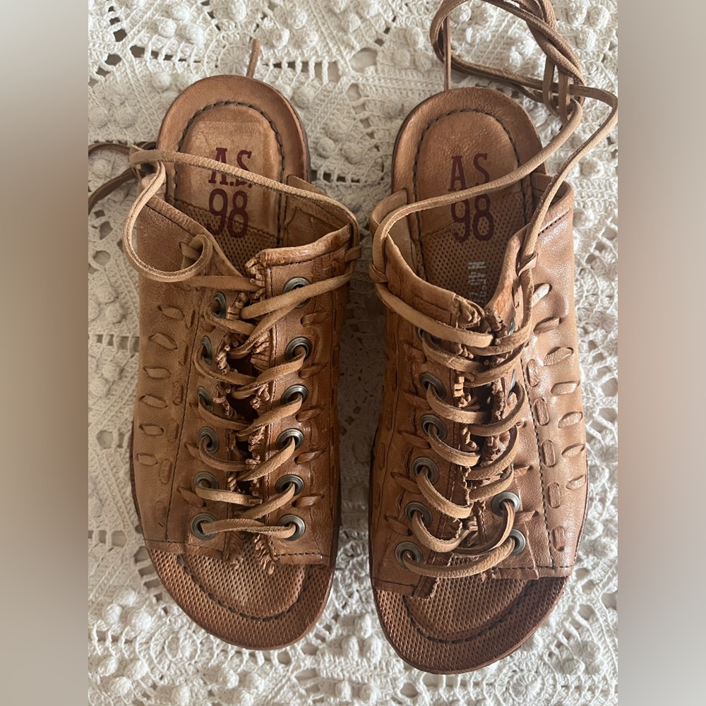 A.S. 98 Regis Slide sz 37 very gently worn